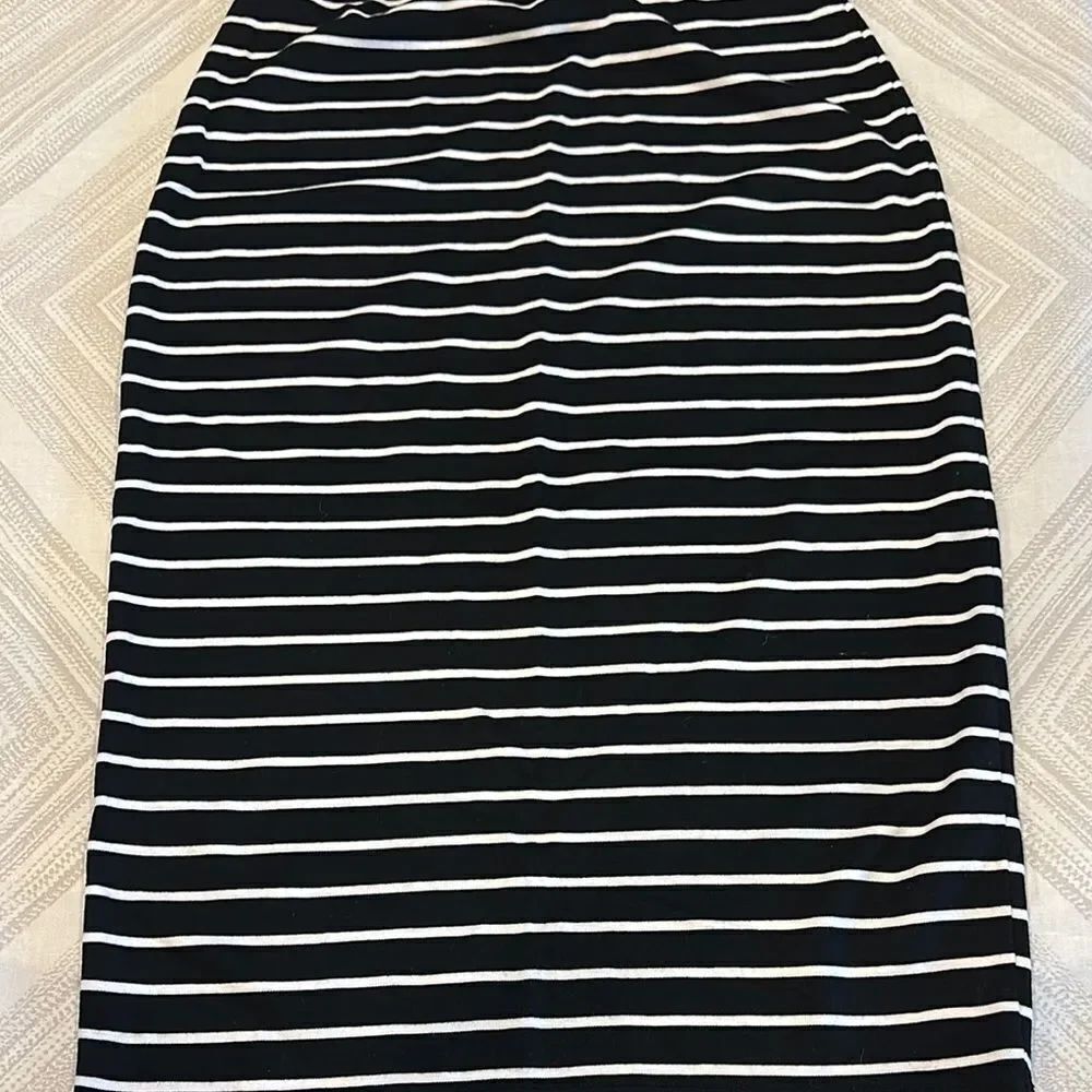 Max Studio Women’s Black and White Striped Skirt - Size S